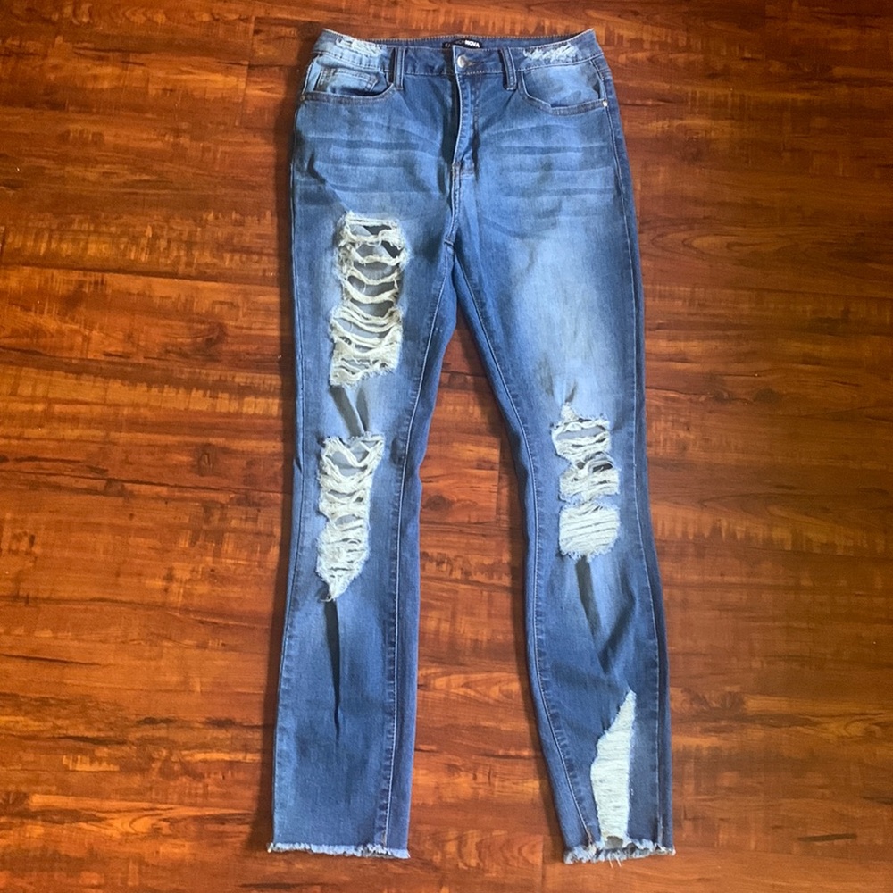 Distressed Stretchy Skinny Jeans